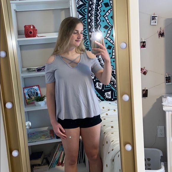 Cold shoulder top - Picture 3 of 5